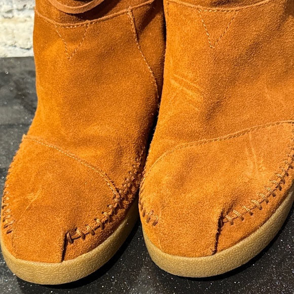 Toms Nepal Suede Leather Boots Moccasin Style - Picture 7 of 9